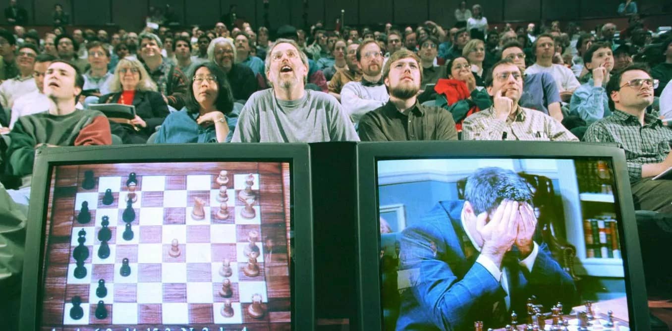 Garry Kasparov jouant aux échecs contre le supercalculateur deep blue
